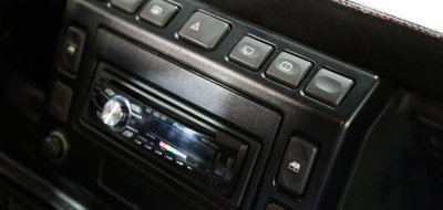 Land Rover Defender 2006 KAHN edition control buttons