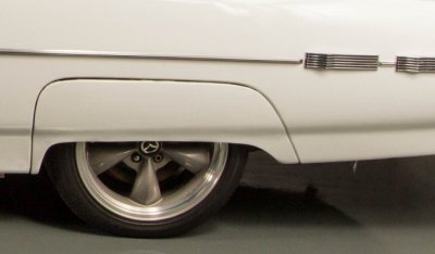 Ford Thunderbird 1962 rear wheel closeup view
